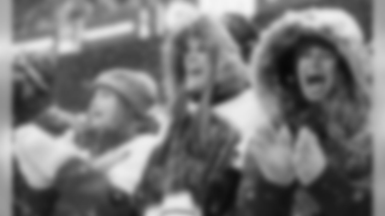 029-19KCvDEN_Fans