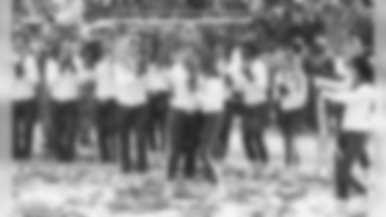 025-19KCvDEN_Cheer