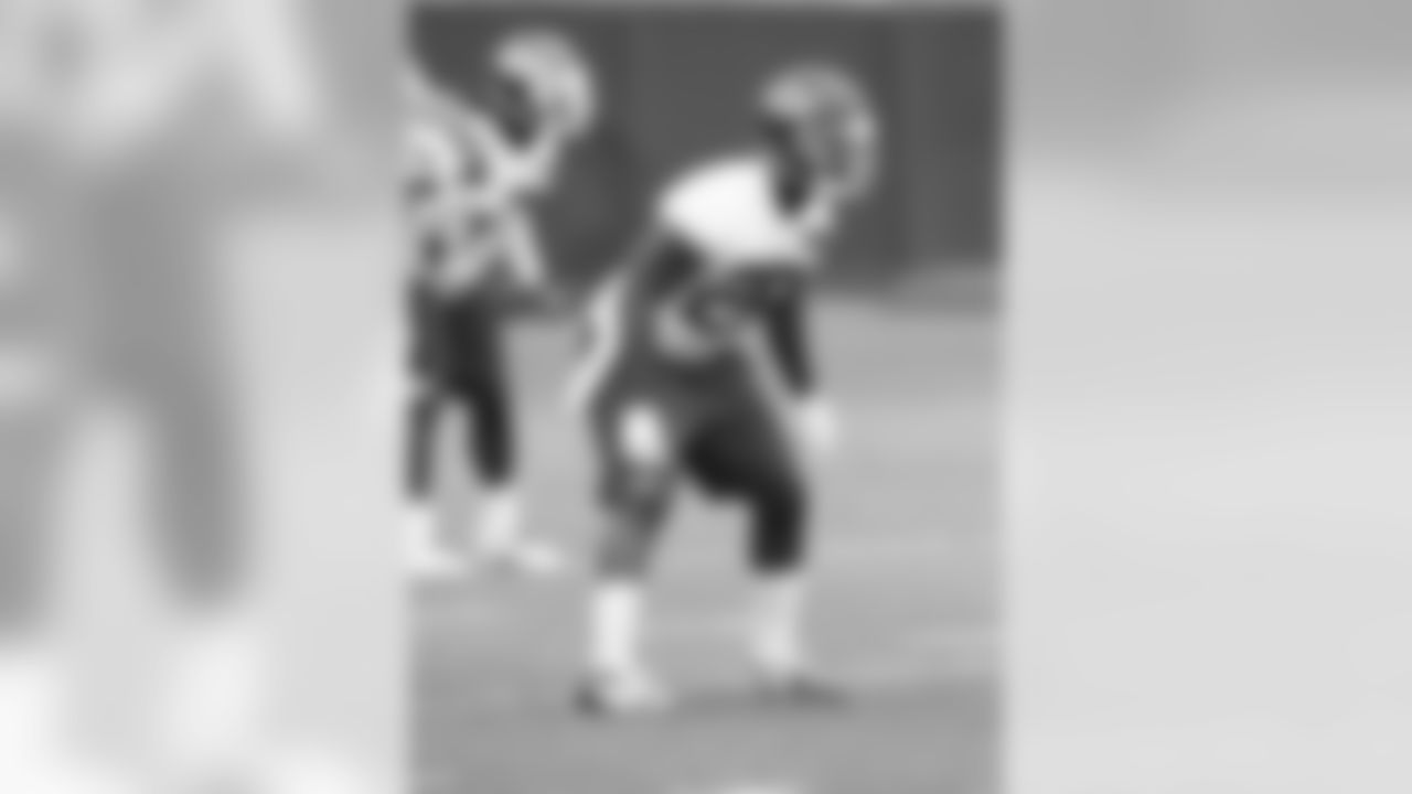 26 - Sanders Commings - DB // HT. 6-0, WT. 223 // College: Georgia // Hometown: Augusta, Ga.