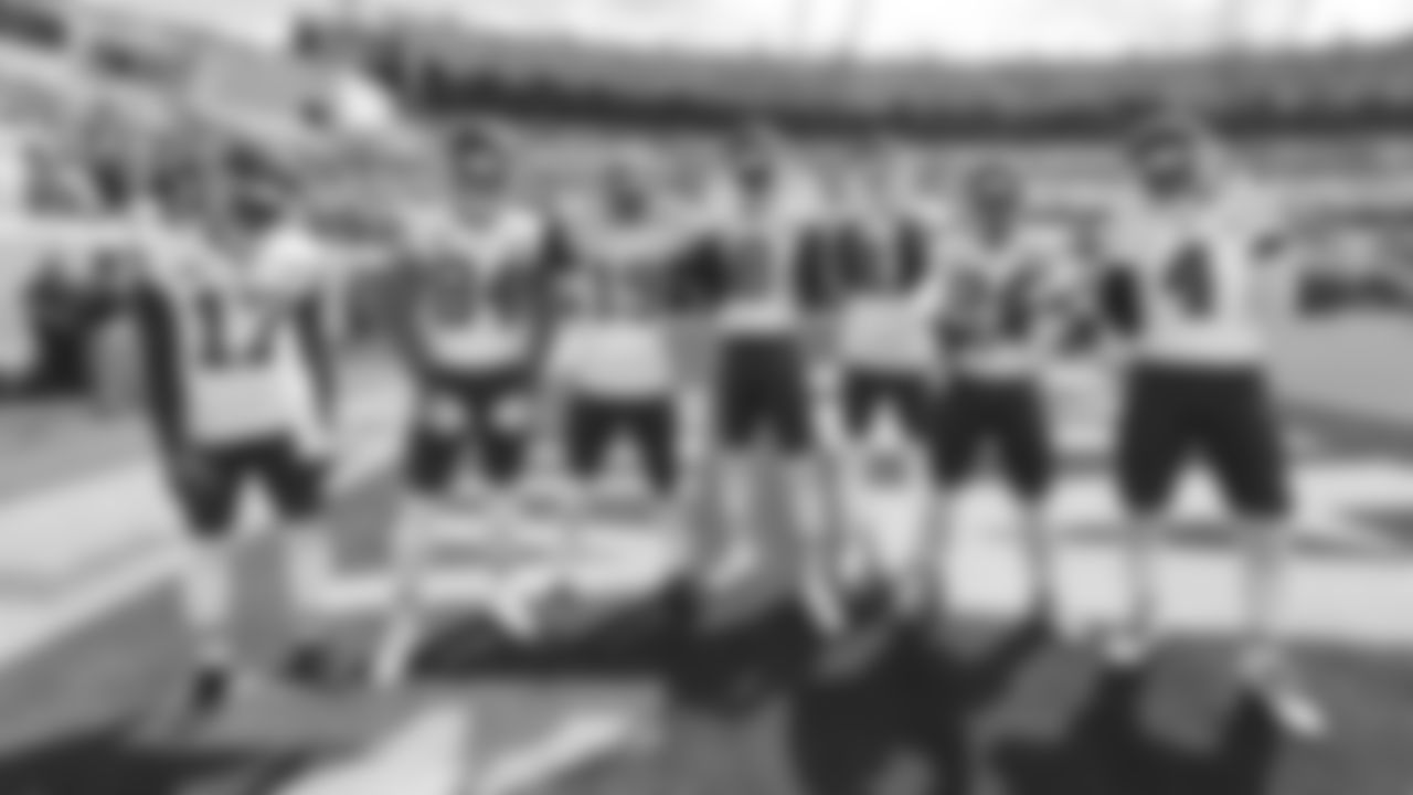 Kansas City Chiefs receivers prior to the NFL week 2 matchup against the Jacksonville Jaguars at EverBank Stadium in Jacksonville, Florida on September 17, 2023.