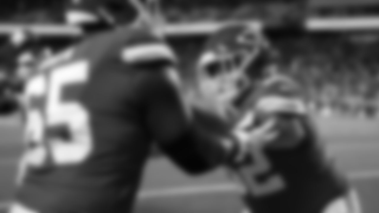 Kansas City Chiefs face off against the Tennessee Titans at GEHA Field at Arrowhead Stadium on November 6, 2022.