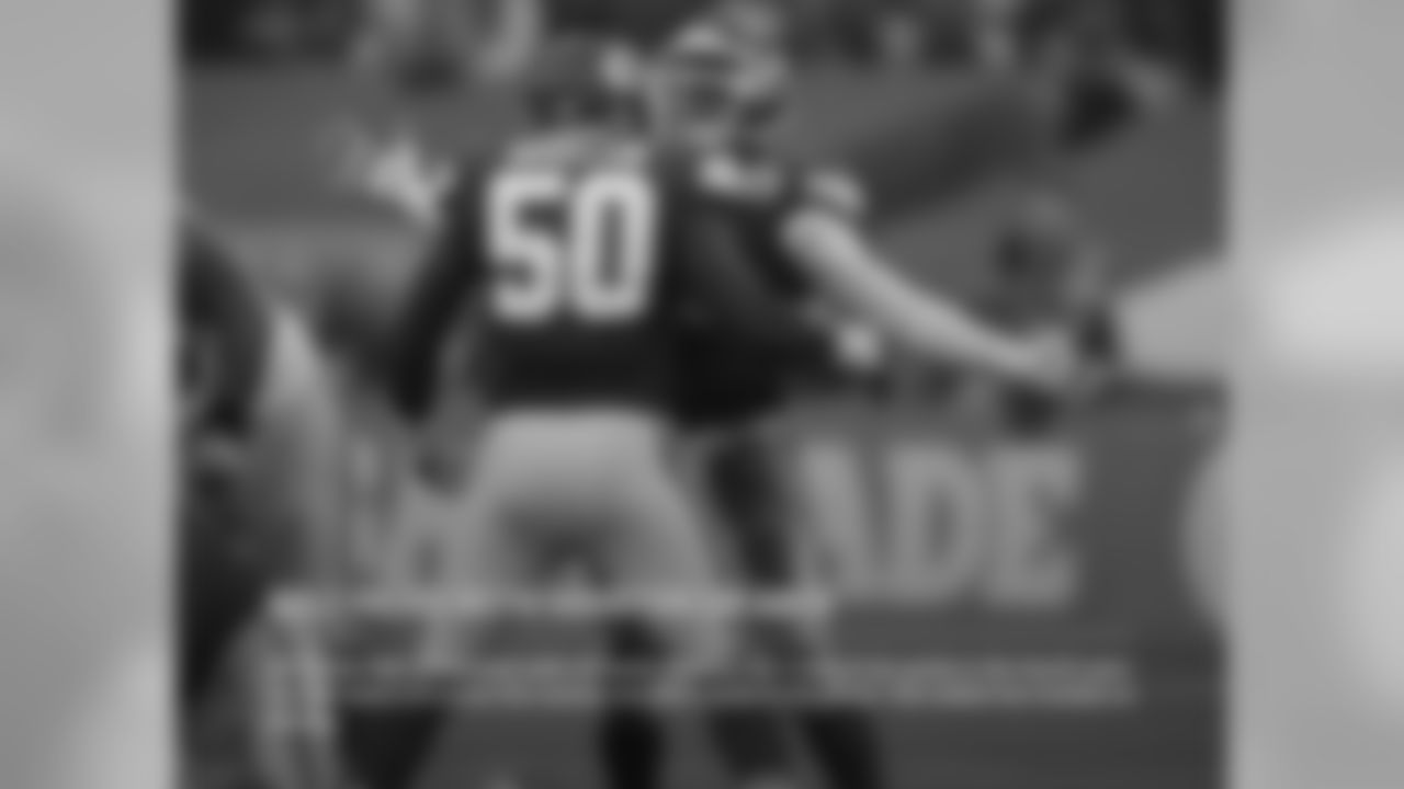 HALI PAIRS WITH HOUSTON ON SACK: LB Tamba Hali split a sack with LB Justin Houston for a loss of six yards in the fourth quarter. Hali owns 3.5 sacks this season and 83.0 sacks in his career. Hali added two tackles on the day.