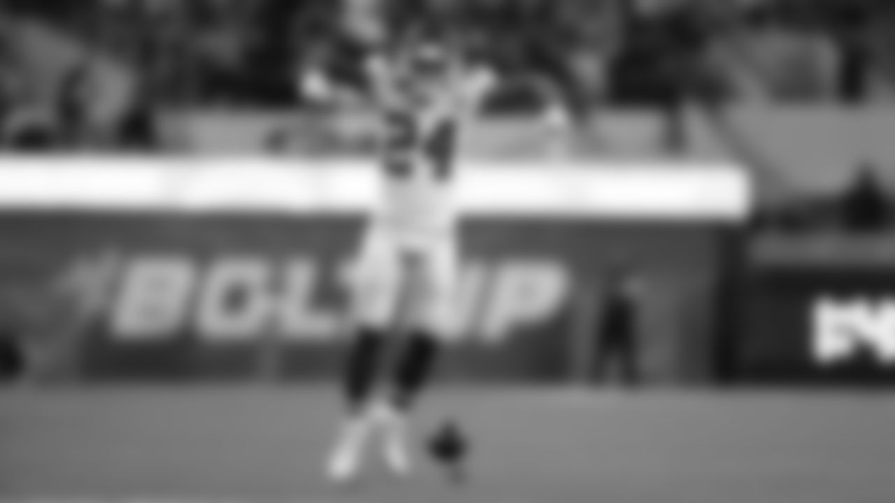 Kansas City Chiefs face off against the Los Angeles Chargers at SoFi Stadium on November 20, 2022 in Los Angeles, California