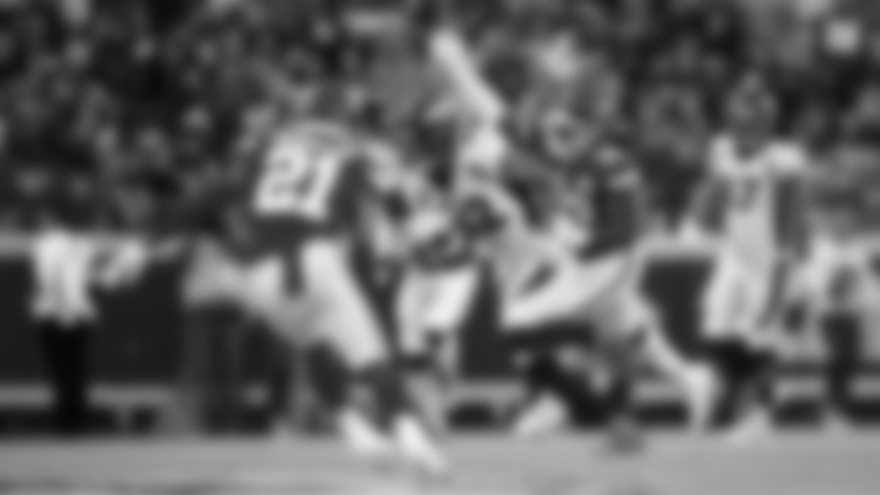 Kansas City Chiefs face off against the Denver Broncos at GEHA Field at Arrowhead Stadium on January 01, 2023.