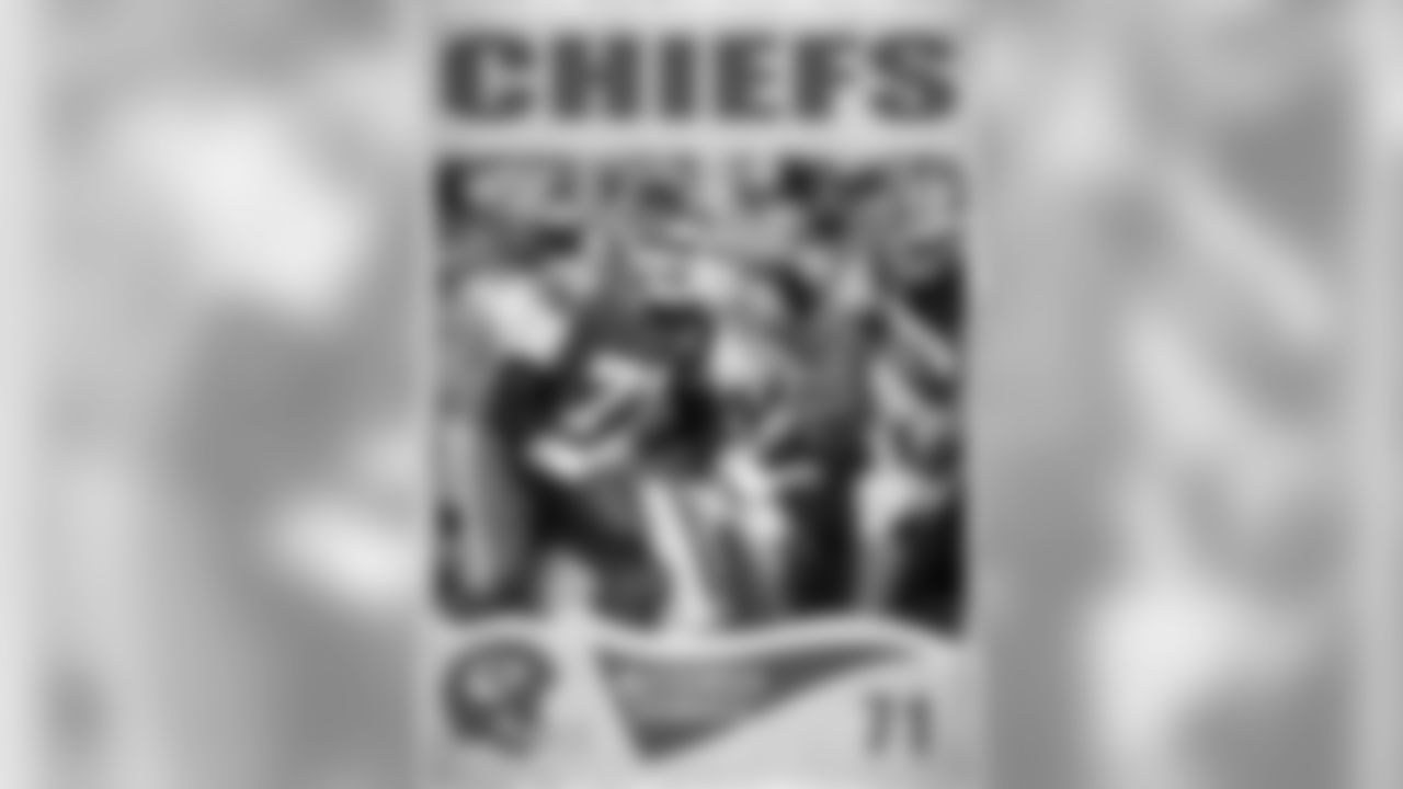 Kansas City Chiefs offensive tackle Mitchell Schwartz (71)