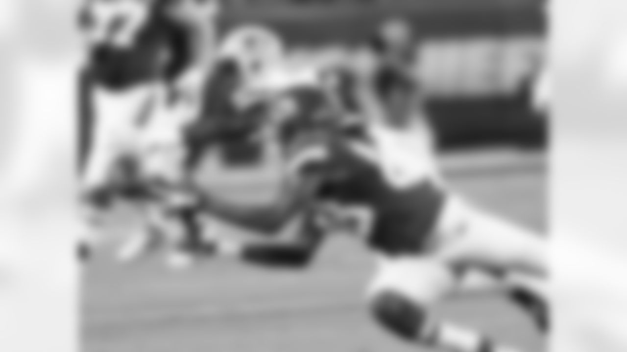 WR Junior Hemingway caught seven passes for 80 yards (11.4 avg) He also caught an eight-yard touchdown pass from Tyler Bray.
