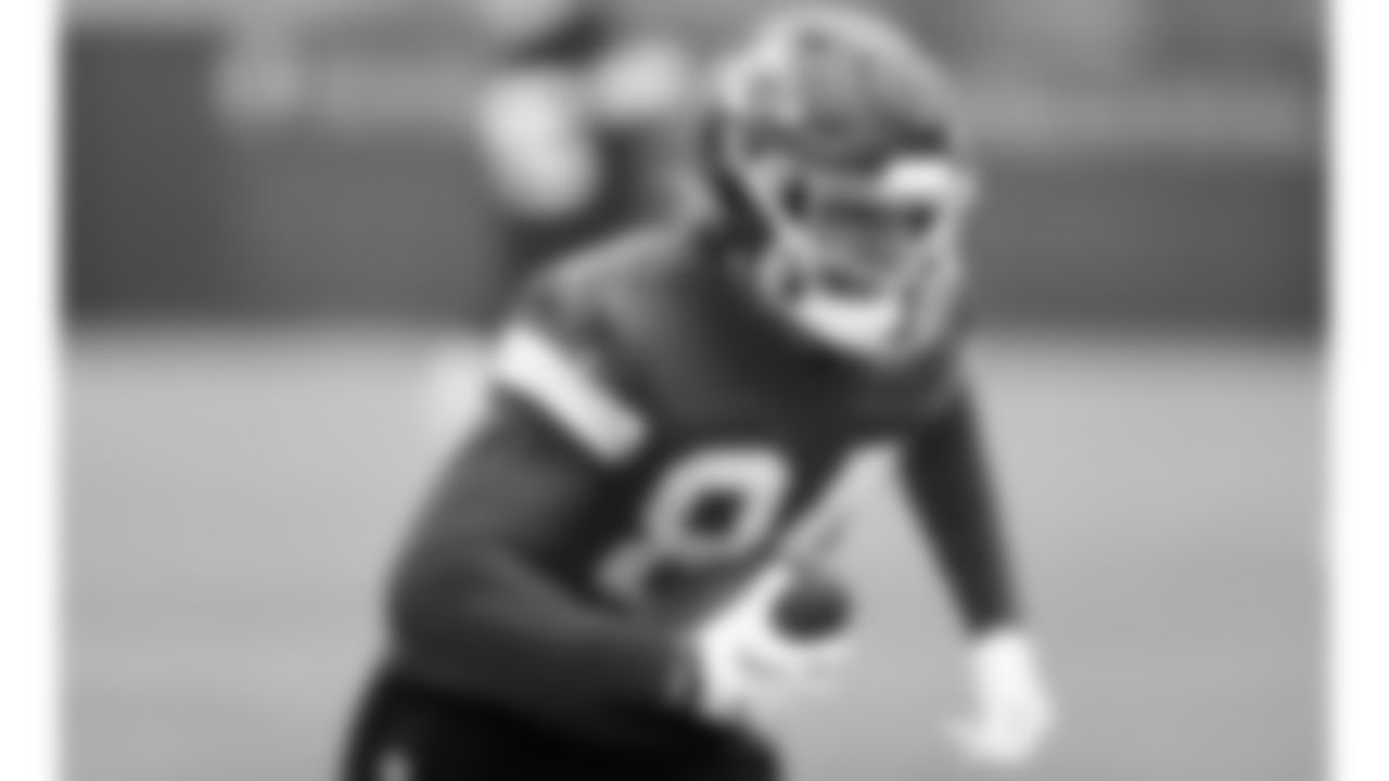 Kansas City Chiefs wide receiver Justin Watson (84) runs with the ball during practice on Thursday, November 17, 2022.