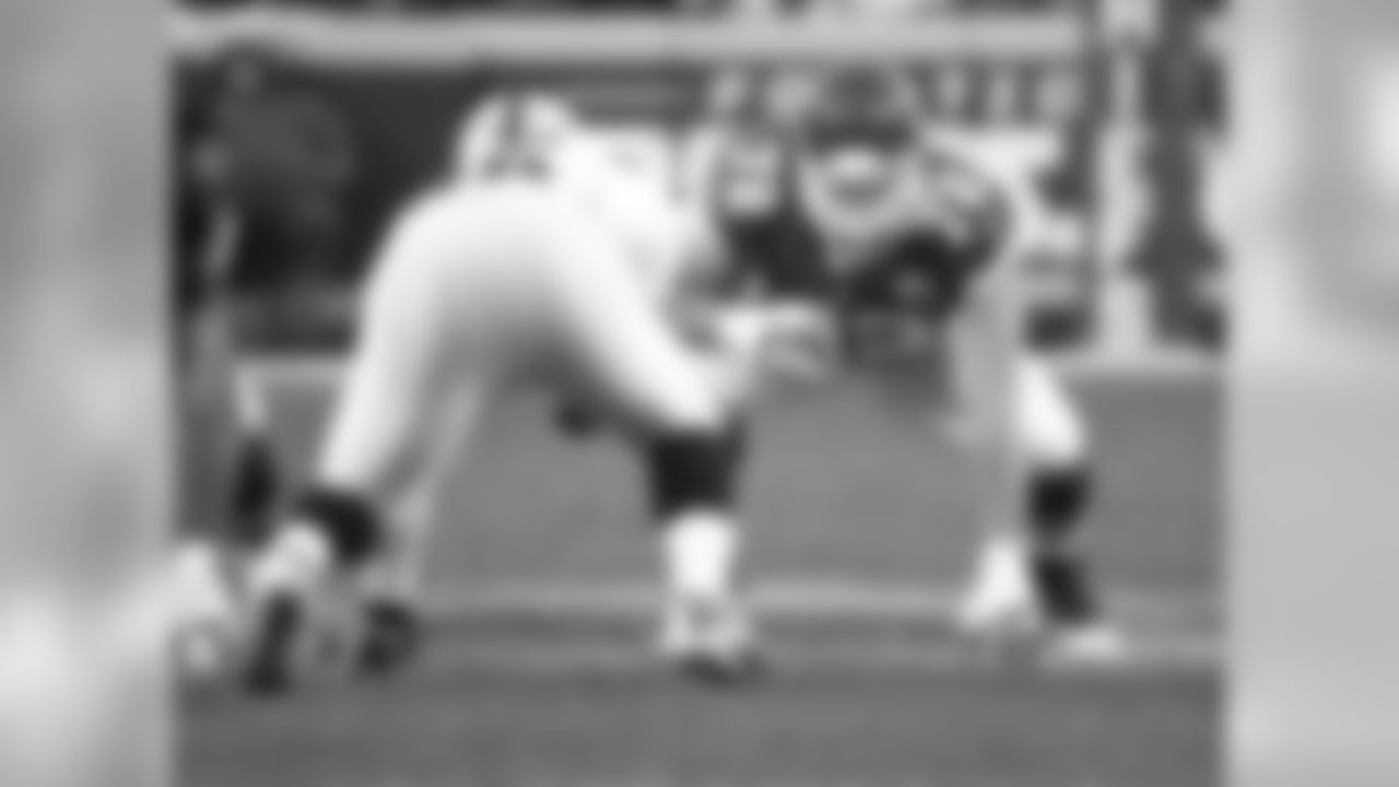 Kansas City Chiefs offensive lineman Eric Fisher (72)