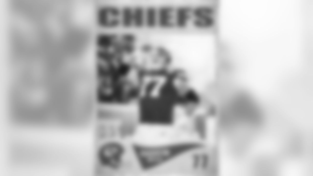 Kansas City Chiefs offensive tackle Andrew Wylie (77)