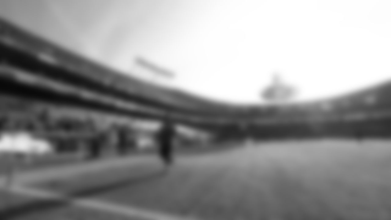 Kansas City Chiefs face off against the Denver Broncos at GEHA Field at Arrowhead Stadium on January 01, 2023.