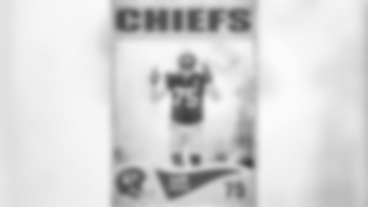 Kansas City Chiefs offensive tackle Cameron Erving (75)