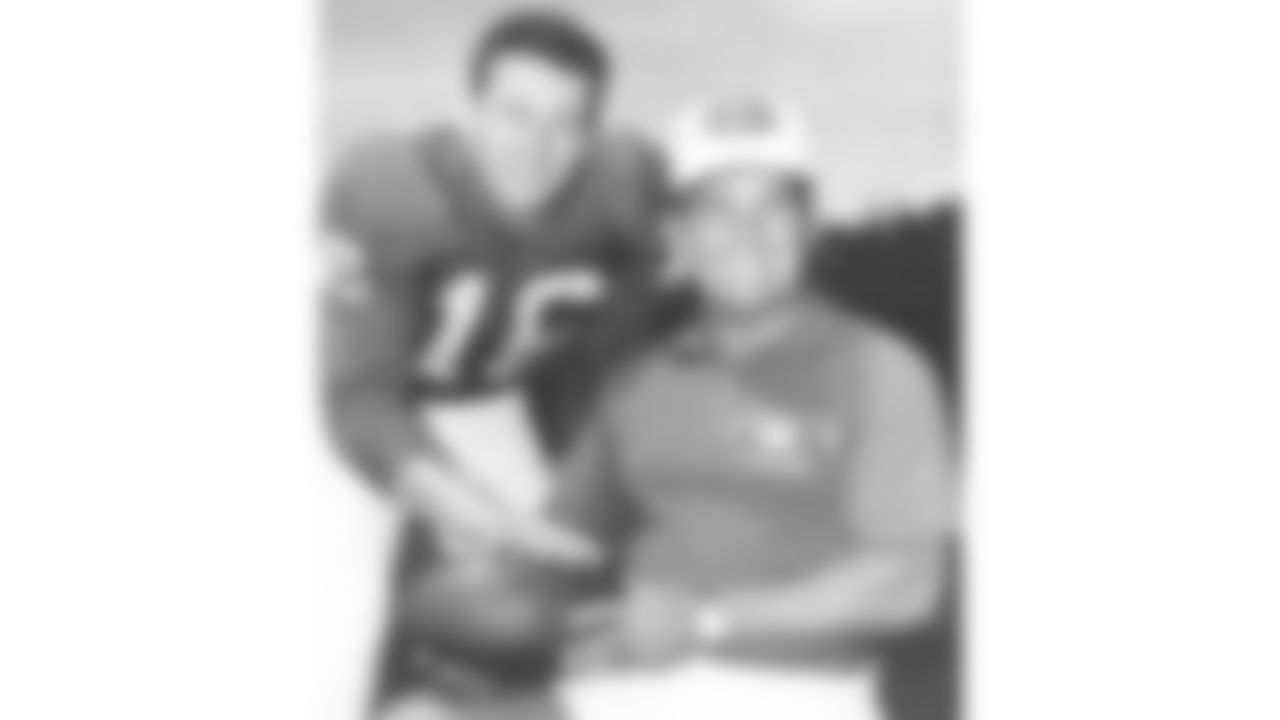 Len Dawson and head coach Hank Stram pose for a photograph.
