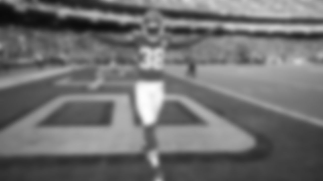 Kansas City Chiefs face off against the Los Angeles Chargers on GEHA Field at Arrowhead Stadium on September 15th, 2022.