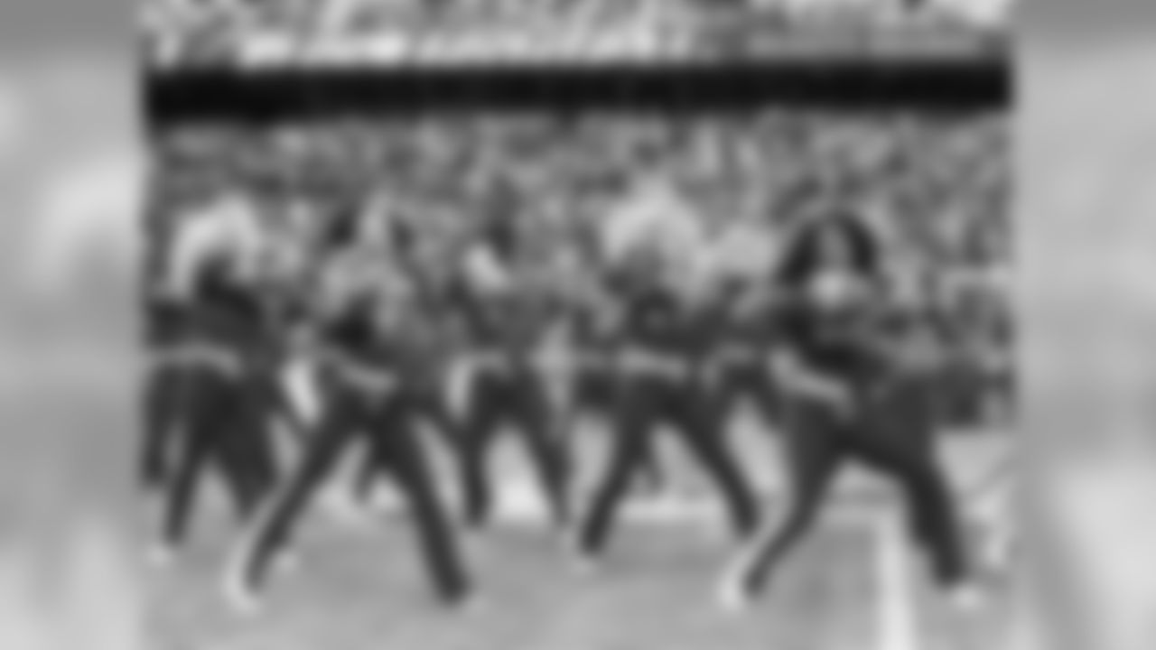 018_2018_ChiefsRaiders_Cheer