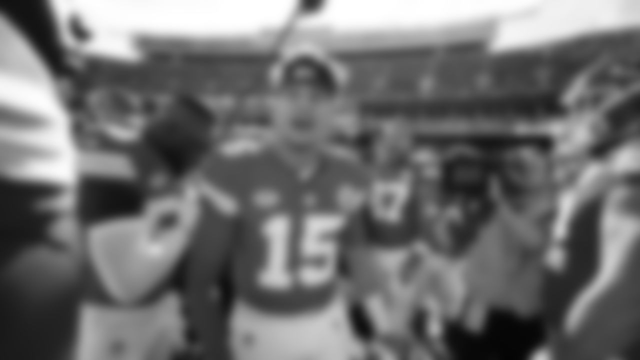 The Kansas City Chiefs face off against the Los Angeles Chargers at GEHA Field at Arrowhead Stadium on October 22, 2023.