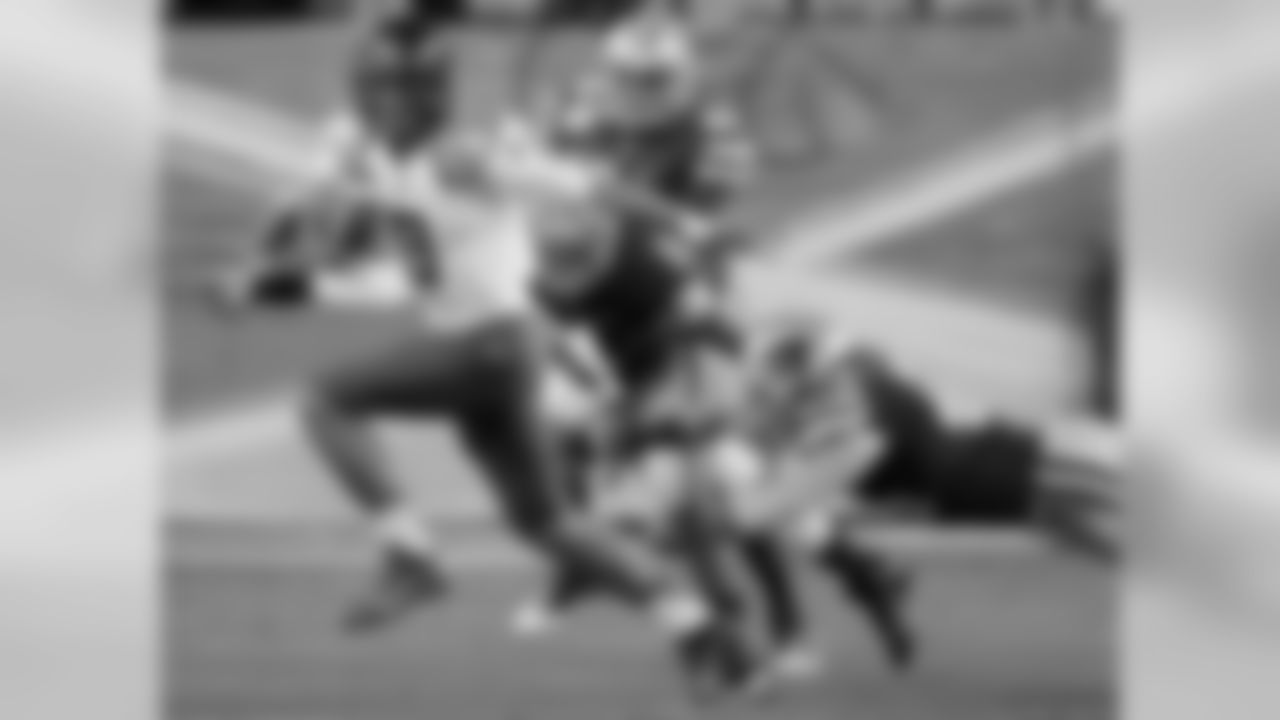 Oregon QB Marcus Mariota (8)