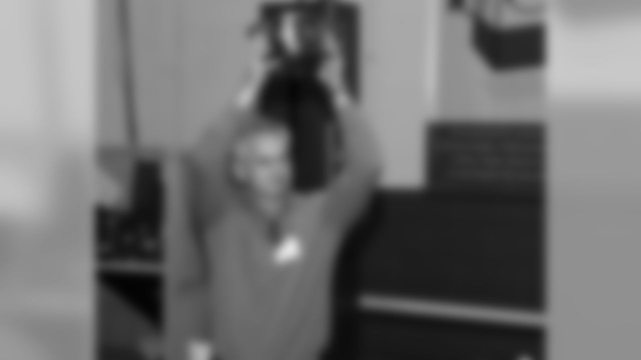 007SB_Caring19