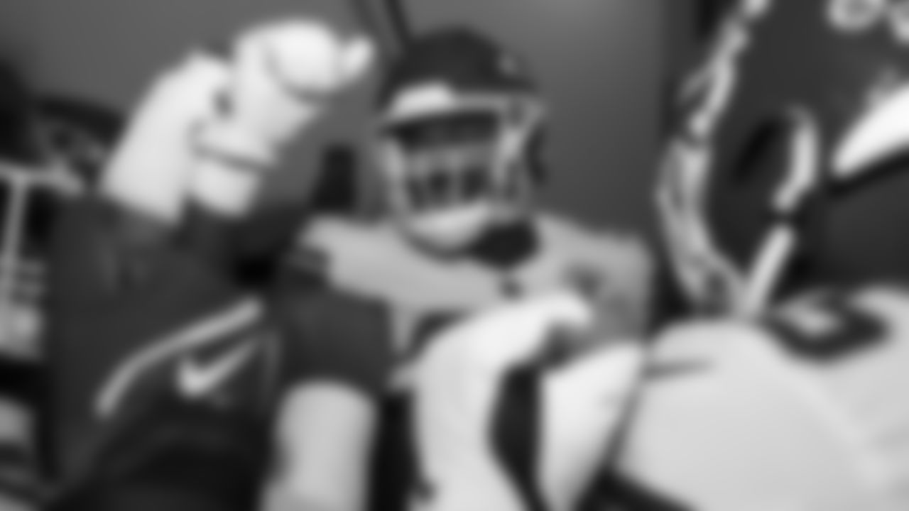 Kansas City Chiefs face off against the Los Angeles Chargers at SoFi Stadium on November 20, 2022 in Los Angeles, California