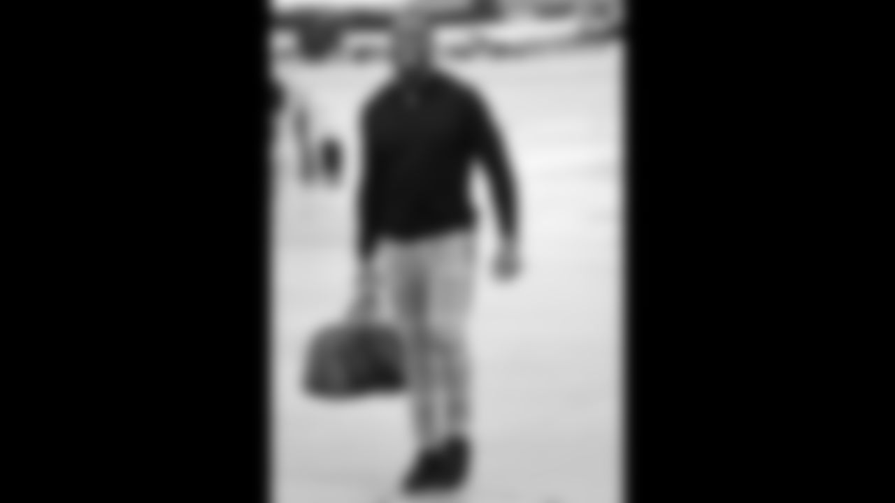Kansas City Chiefs linebacker Willie Gay Jr. (50) arrives at Kansas City International to travel to Washington for Sundays game. October 16, 2021