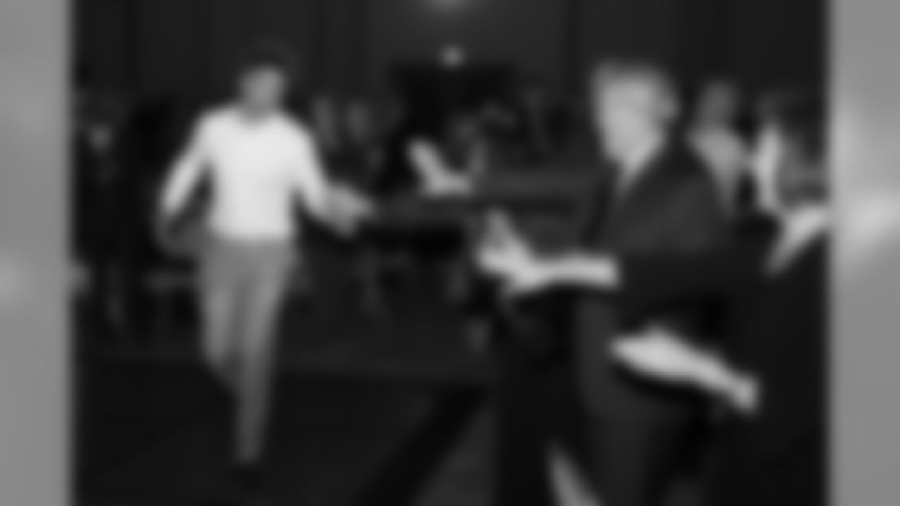 013_TM_Waiter19