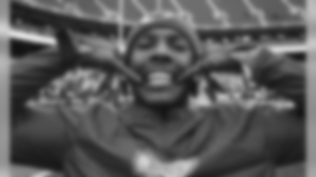 Kansas City Chiefs Wide Receiver Mecole Hardman (17) prior to the game between the Kansas City Chiefs and Oakland Raiders at Arrowhead Stadium on December 1, 2019.