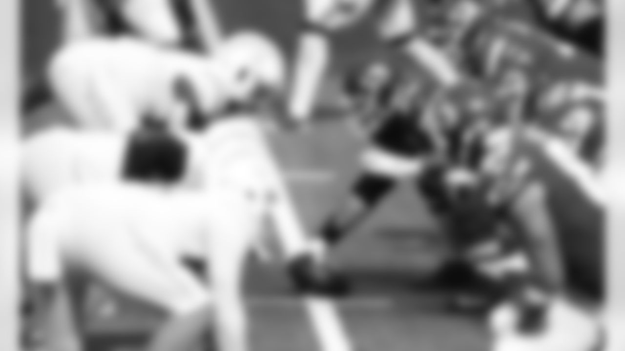 Kansas City Chiefs center Austin Reiter (62) during the game between the Kansas City Chiefs and the Los Angeles Chargers at SoFi Stadium on September 20, 2020