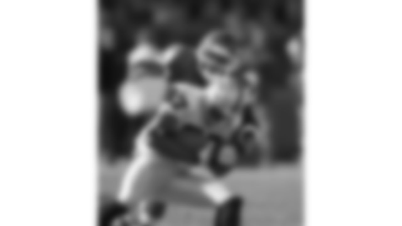 Kansas City Chiefs defensive back Jarrad Page (44) makes a tackle during the Nov. 19, 2006 home game against the Oakland Raiders. The Chiefs won 17-13.