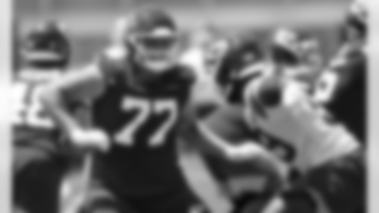 Kansas City Chiefs Offensive Lineman Andrew Wylie (77) during phase 3 workouts at the The University of Kansas Health System Training Complex.