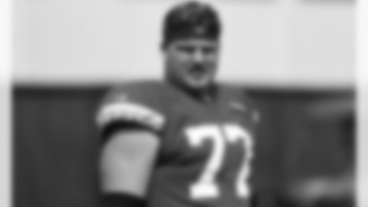 Kansas City Chiefs guard Andrew Wylie (77)during practice at the University of Kansas Health System Training Complex