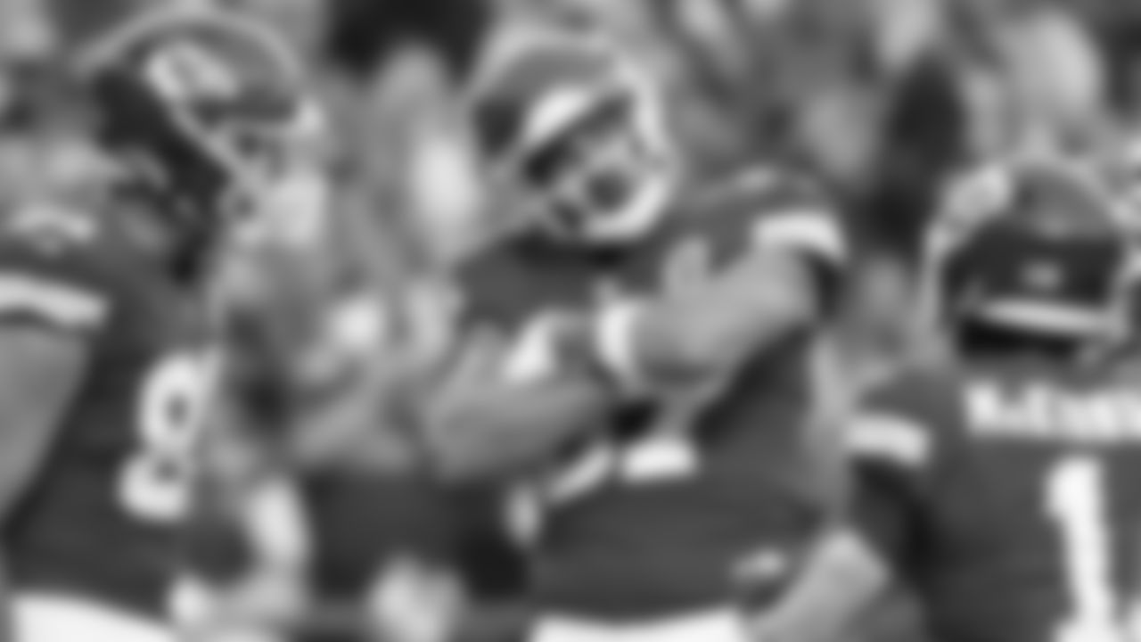 Kansas City Chiefs tight end Travis Kelce (87) celebrates the touchdown during an NFL football game against the Green Bay Packers, Sunday, November 7, 2021 in Kansas City.