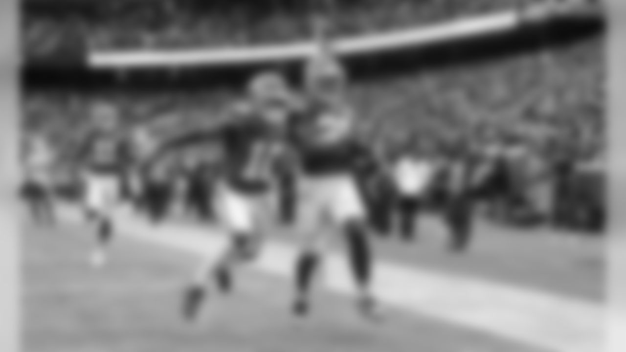 Kansas City Chiefs Running Back Damien Williams (26) during the game between the Kansas City Chiefs and the Los Angeles Chargers at Arrowhead Stadium.