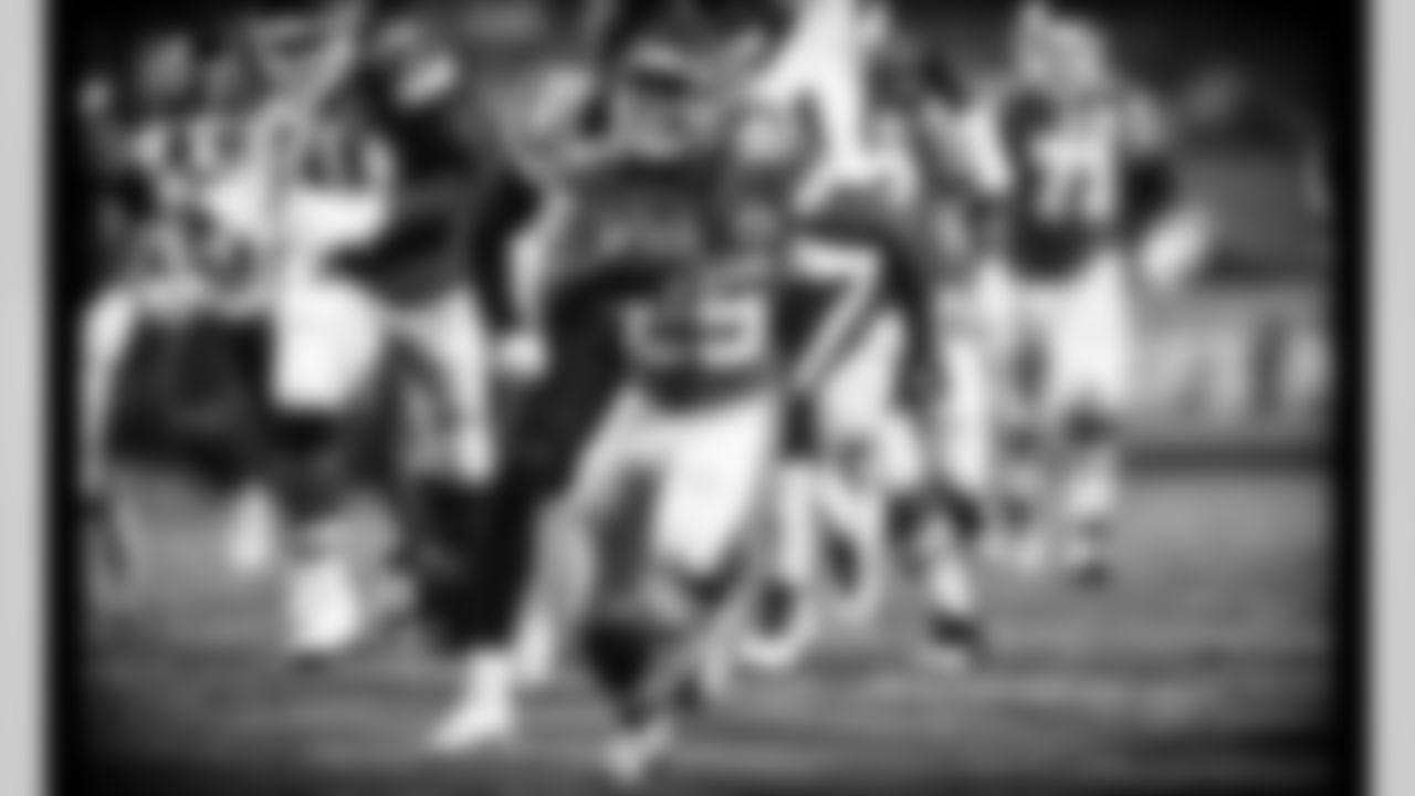 Kansas City Chiefs running back Clyde Edwards-Helaire (25) during the NFL football game between the Kansas City Chiefs and the Houston Texans at Arrowhead Stadium on September 10, 2020.