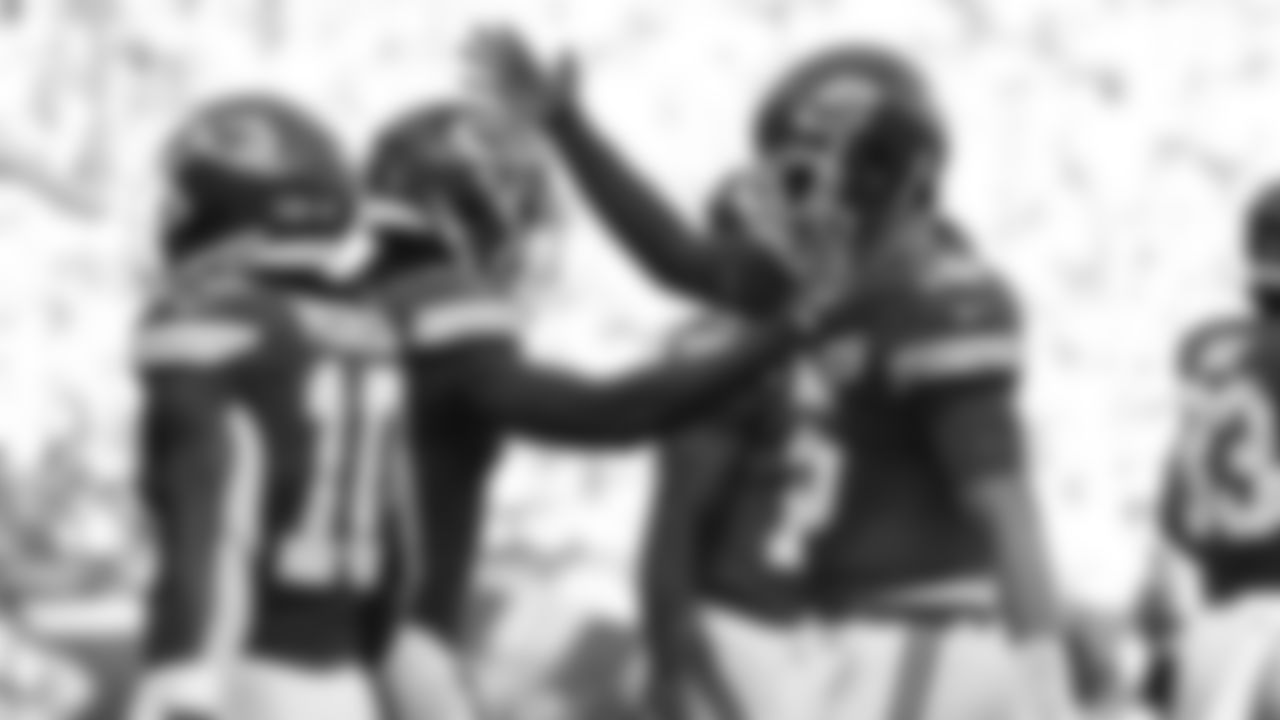 The Kansas City Chiefs face off against the Los Angeles Chargers at GEHA Field at Arrowhead Stadium on October 22, 2023.