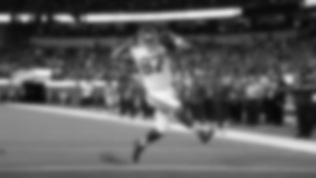 Kansas City Chiefs face off against the Los Angeles Chargers at SoFi Stadium on November 20, 2022 in Los Angeles, California