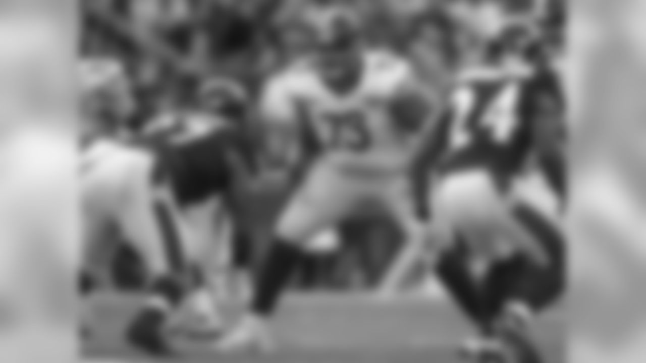 Steelers OL Ramon Foster (73)