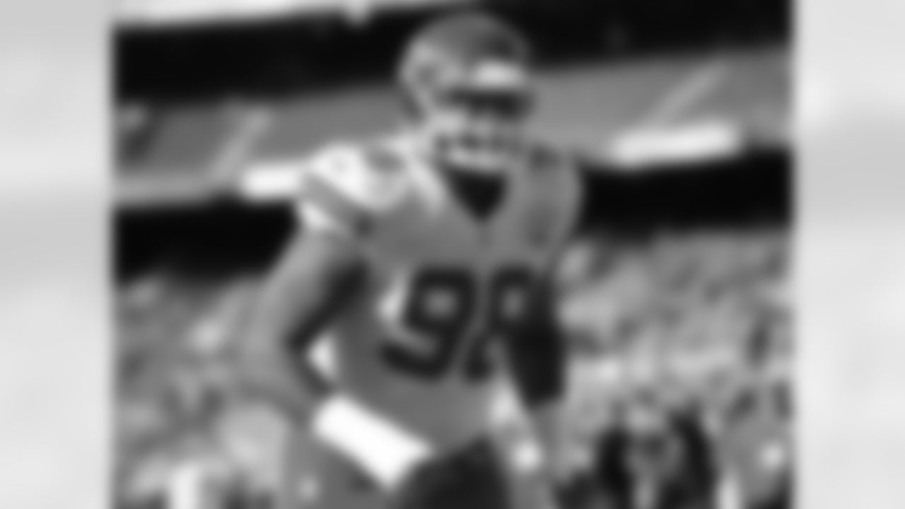 Defensive lineman Kendall Reyes