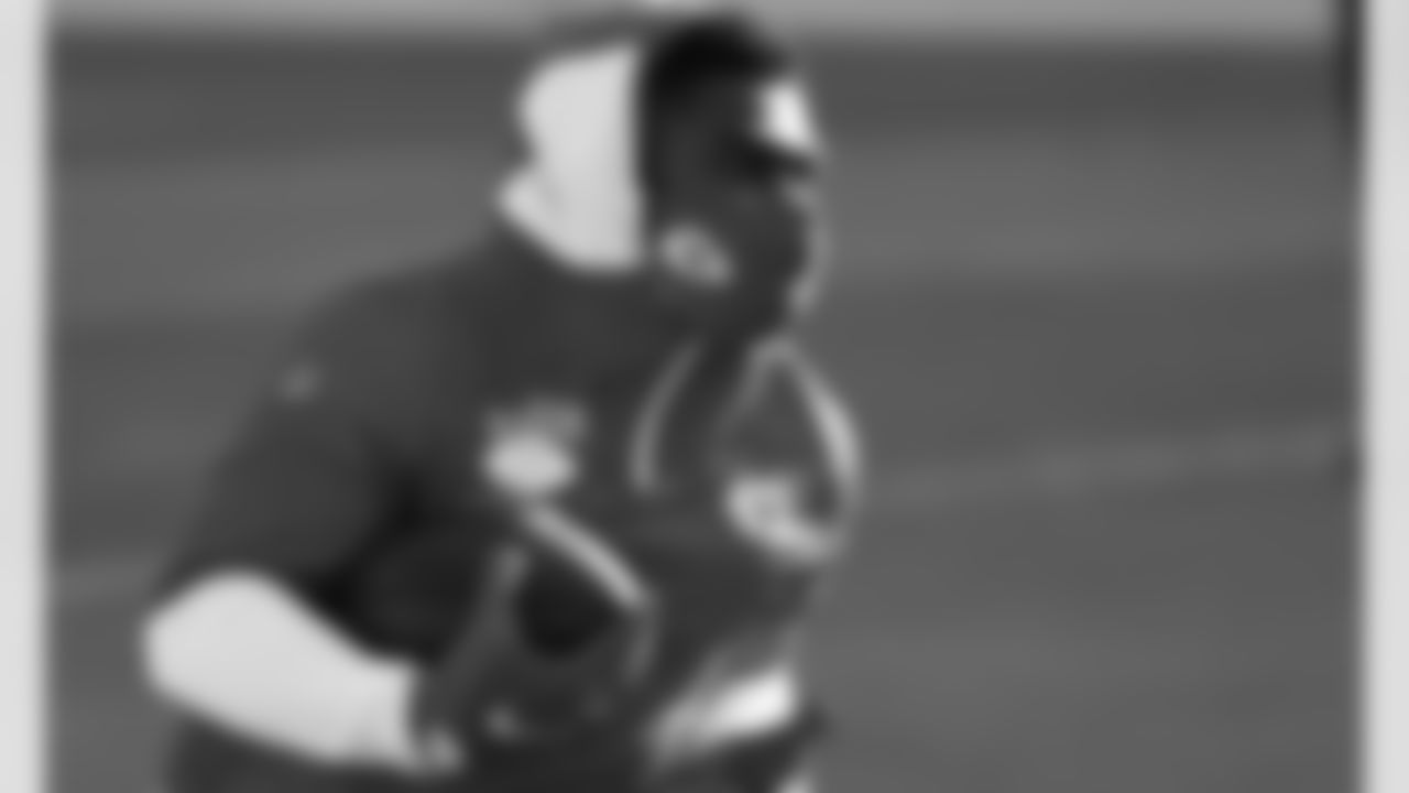 030_ChiefsvsPatriotsPreGameAction_2020