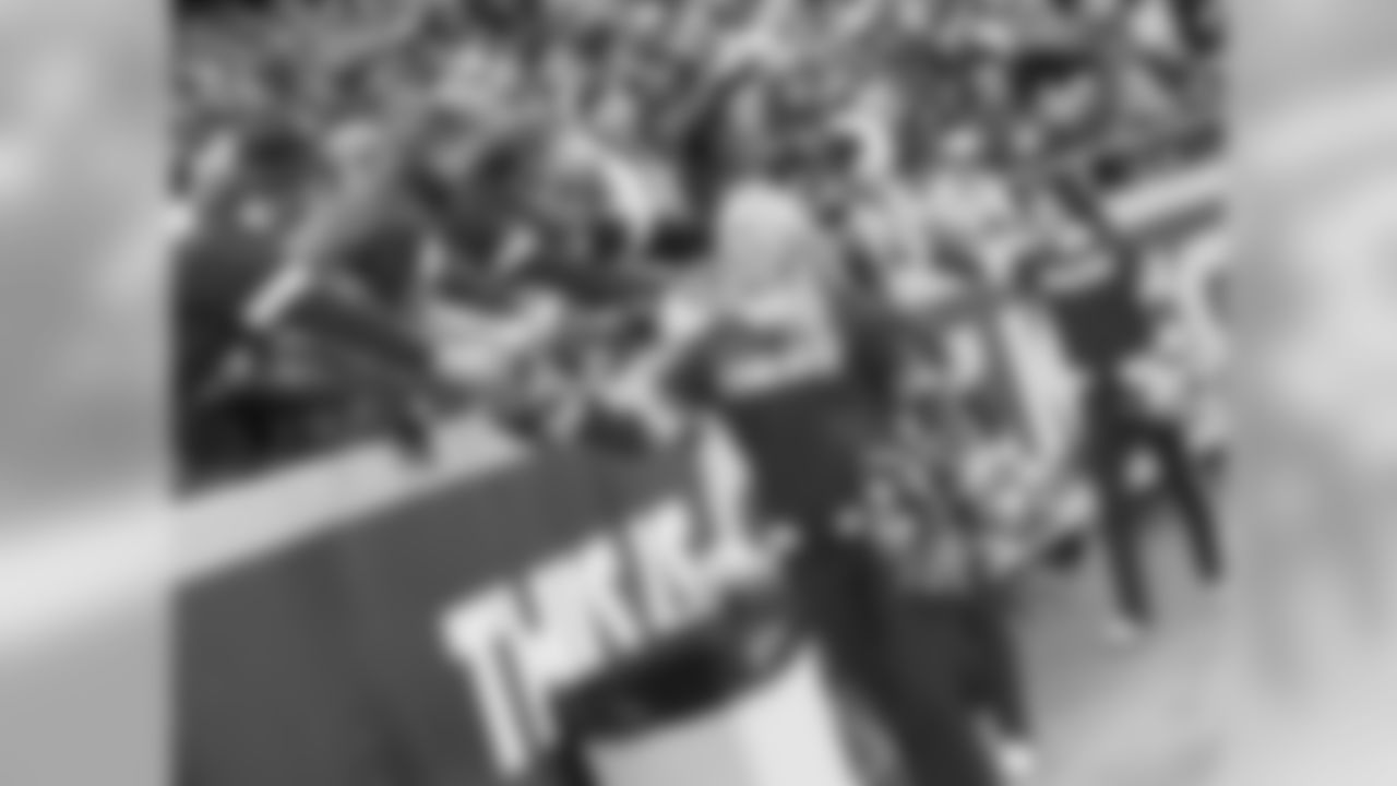 027_2018_ChiefsRaiders_Cheer