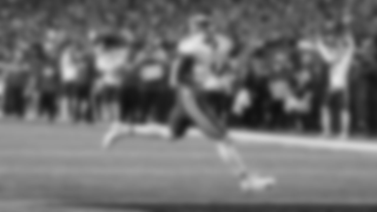 Kansas City Chiefs running back Jerick McKinnon (1) scores a touchdown during an NFL football game against the Cincinnati Bengals, Sunday, Dec. 4, 2022, in Cincinnati.
