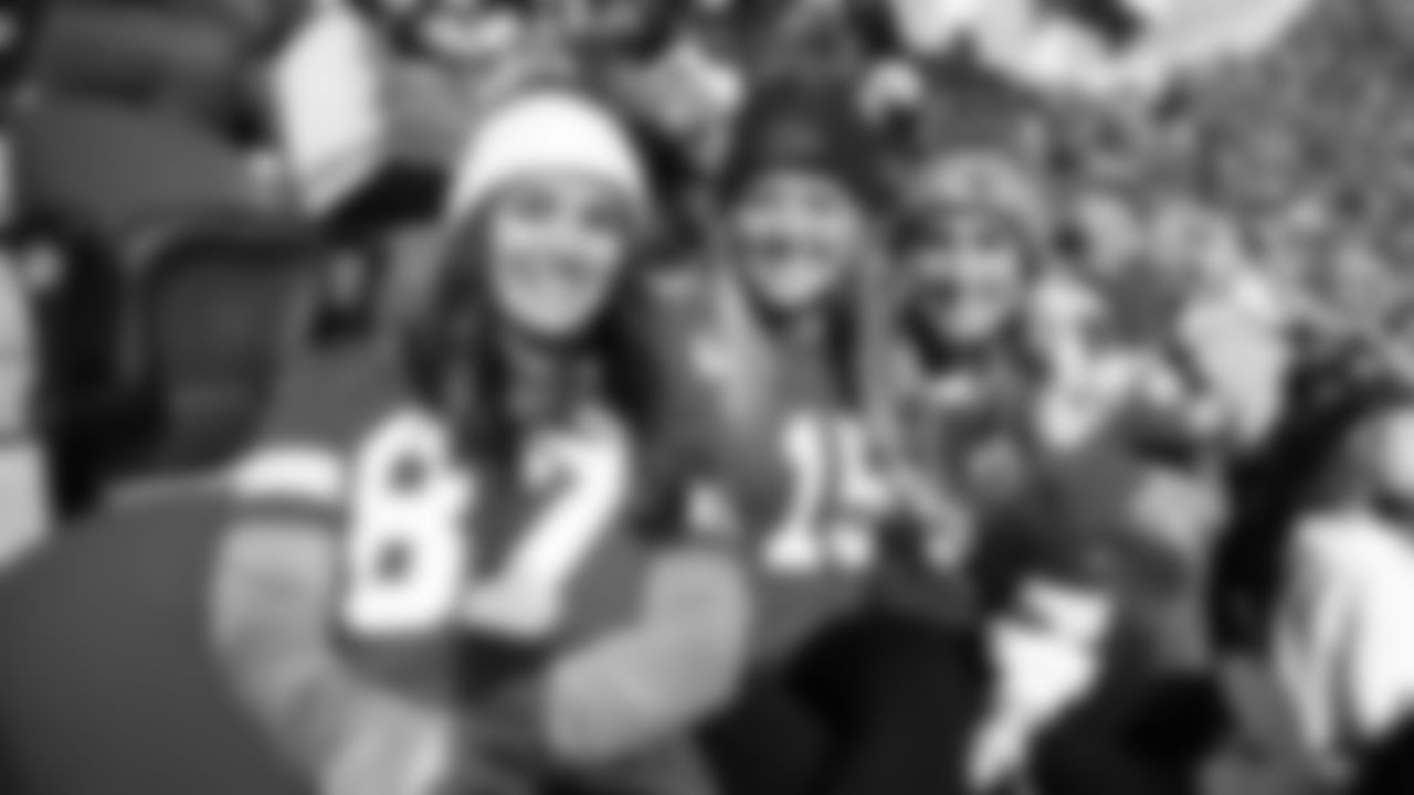 Kansas City Chiefs face off against the Denver Broncos at GEHA Field at Arrowhead Stadium on January 1, 2023.