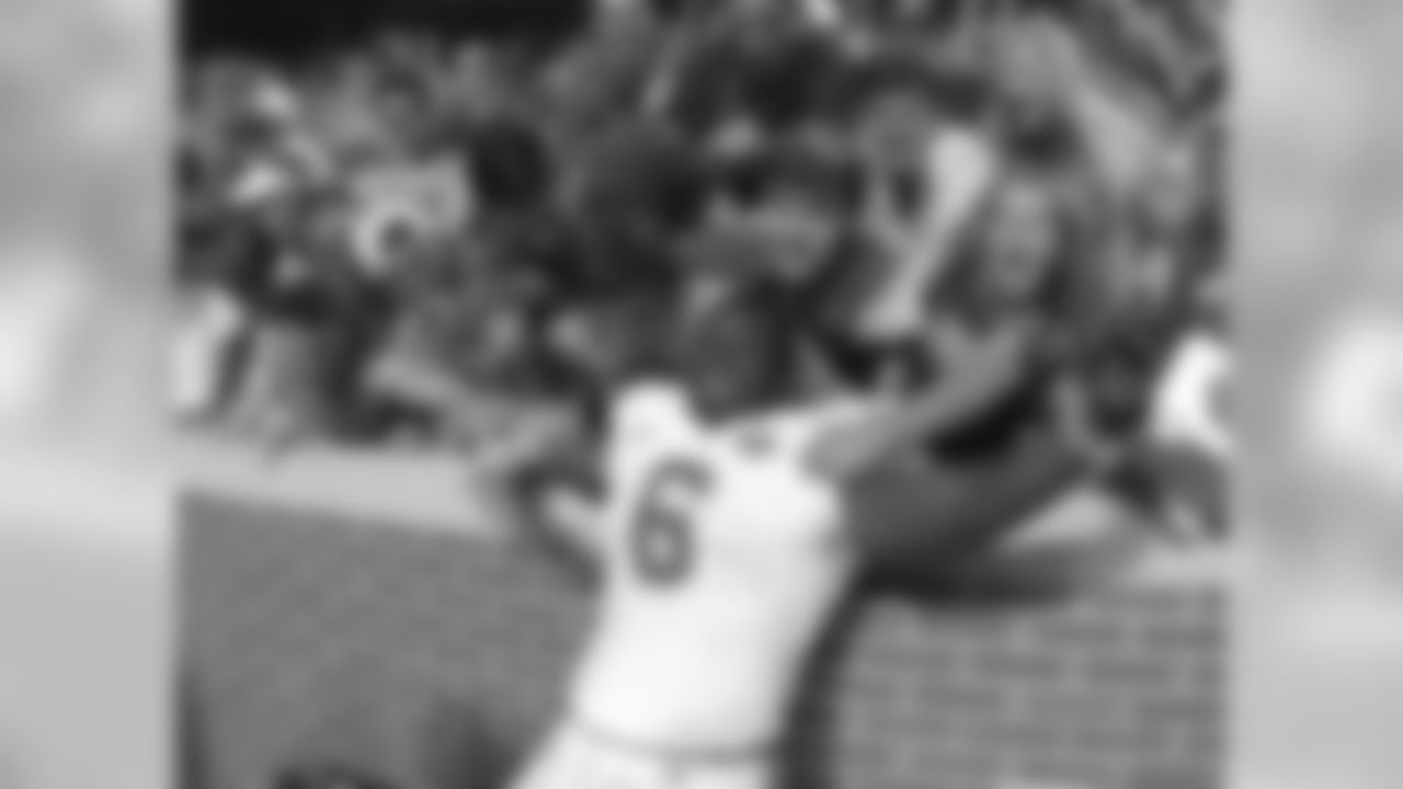 Florida linebacker Dante Fowler Jr. (6)