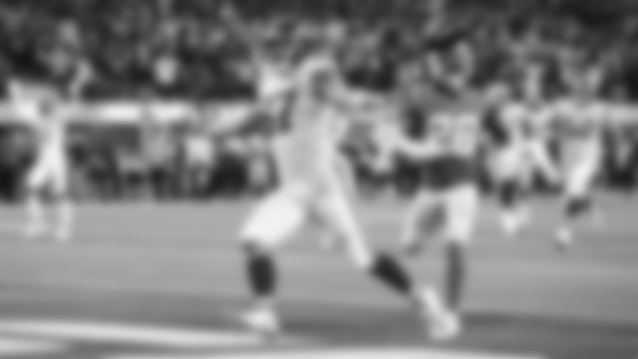 Kansas City Chiefs tight end Travis Kelce (87) runs the ball into the end zone for a game winning touchdown in overtime of an NFL football game against the Los Angeles Chargers, Thursday, December 16, 2021 in Los Angeles.
