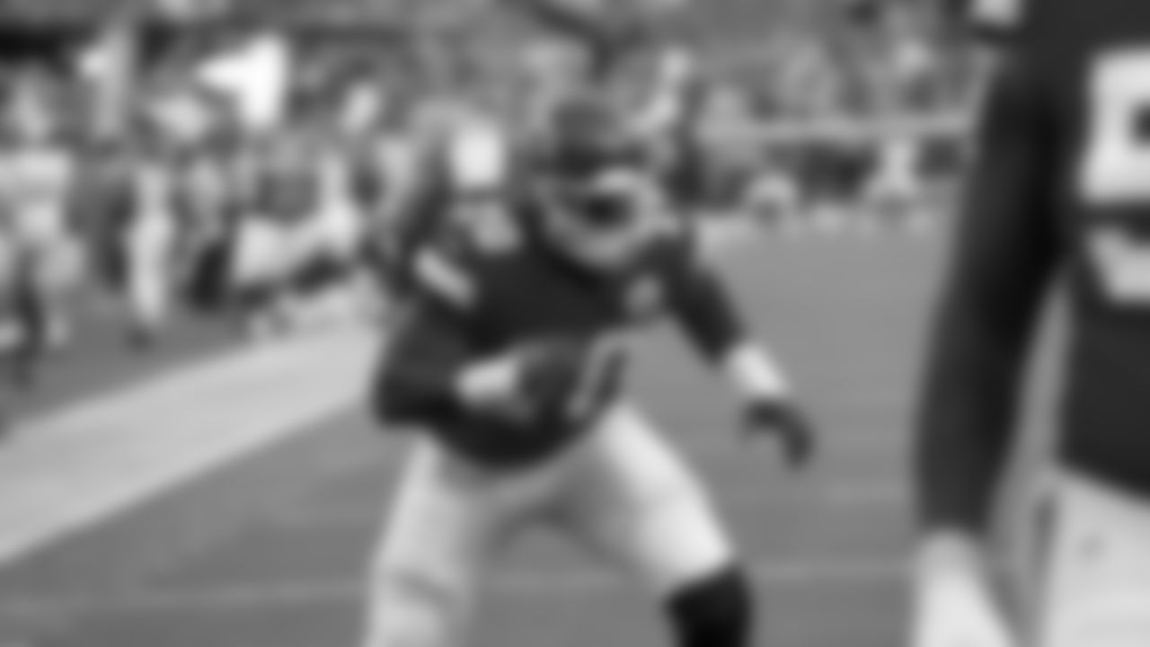 Kansas City Chiefs face off against the Los Angeles Chargers on GEHA Field at Arrowhead Stadium on September 15th, 2022.