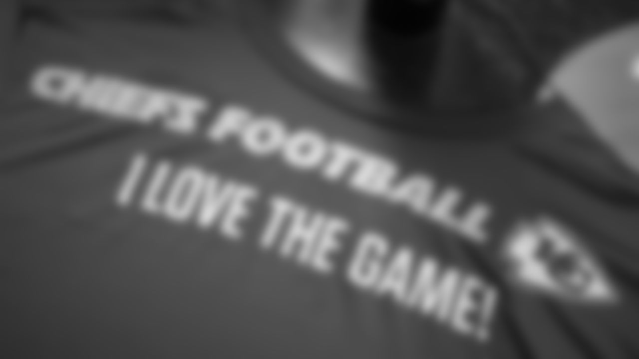 Kansas City Chiefs pregame gear prior to the NFL Week 4 matchup against the New York Jets at MetLife Stadium in East Rutherford, New Jersey on October 1, 2023.