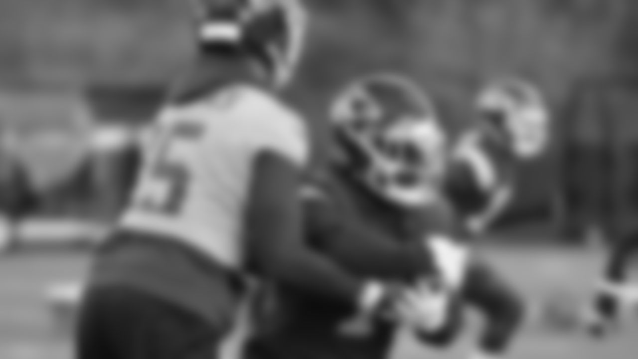 Kansas City Chiefs running back Jerick McKinnon (1) at practice in preparation for week ten against the Las Vegas Raiders.