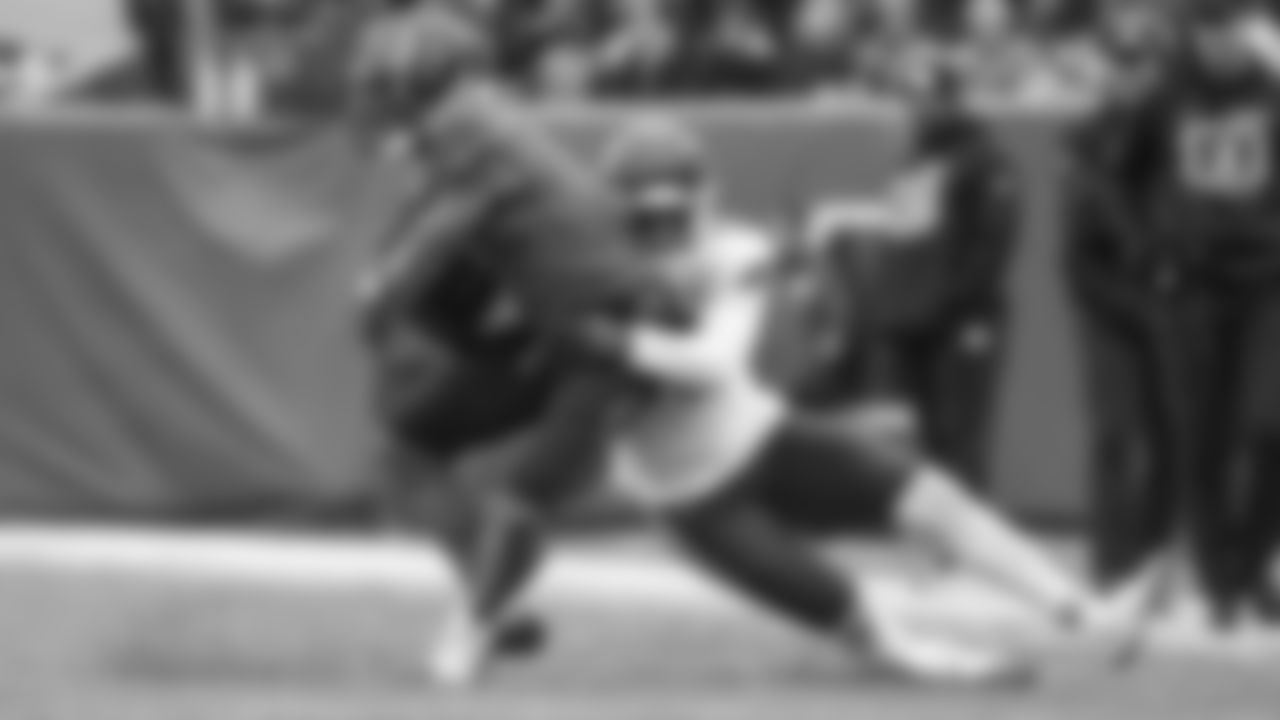 Kansas City Chiefs inside linebacker Anthony Hitchens (53) makes a tackle during an NFL football game against the Cincinnati Bengals, Sunday, January 2, 2021 in Cincinnati.