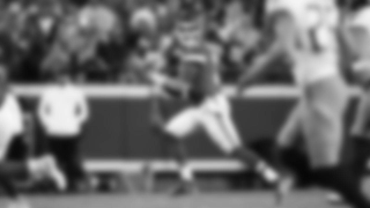 Kansas City Chiefs face off against the Tennessee Titans at GEHA Field at Arrowhead Stadium on November 6, 2022.