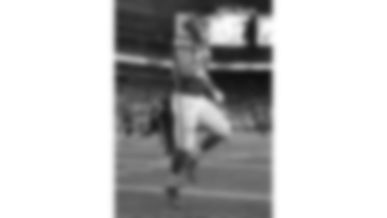 Kansas City Chiefs tight end Travis Kelce (87) prior to the NFL Week 4 matchup against the New York Jets at MetLife Stadium in East Rutherford, New Jersey on October 1, 2023.