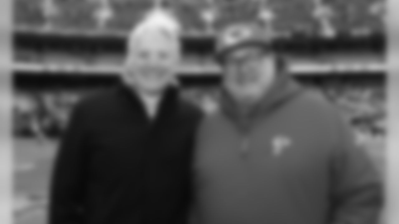 Eric Stonestreet and guests prior to the game between The Kansas City Chiefs and The Houston Texans in the Divisional Playoff game at Arrowhead Stadium on January 12, 2019.