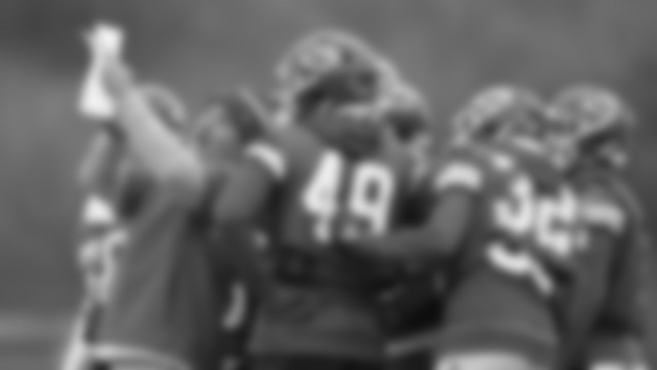 Kansas City Chiefs Assistant Head Coach and Special Teams Coordinator Dave Toub explains a play during practice on Thursday, December 8, 2022.